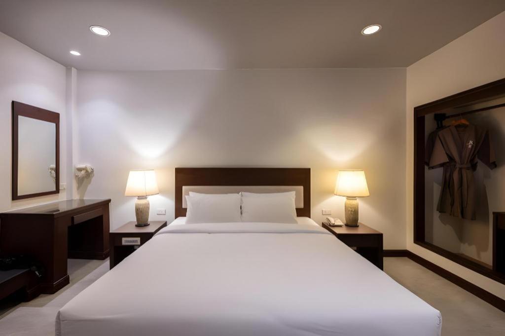 Rose Bay Resort Pattaya Exterior photo