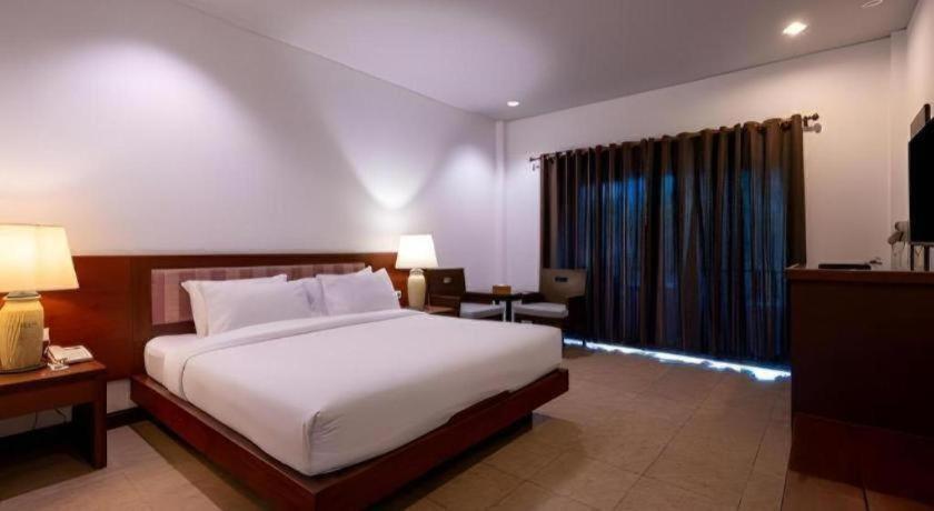 Rose Bay Resort Pattaya Exterior photo
